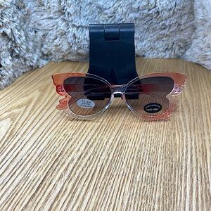 BRAND NEW✨
KID SUNGLASSES
BUTTERFLY EYEWEAR ACCESSORY
LEAD FREE🌟
UV PROTECTION
